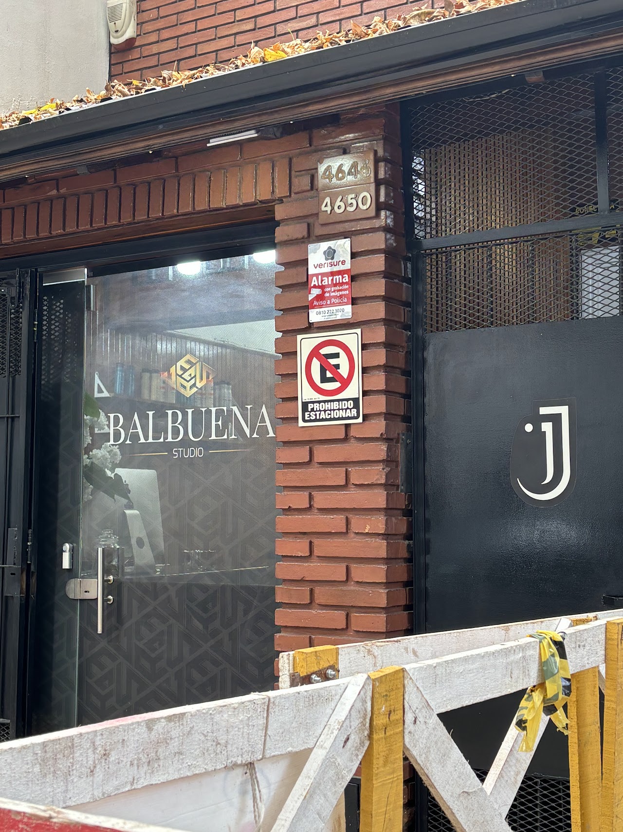 Fachada y entrada de Jota Skin en Mendoza 4650